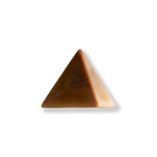 A clarifying blend that lifts out impurities, adds volume and balances natural oils. Energizing and uplifting.